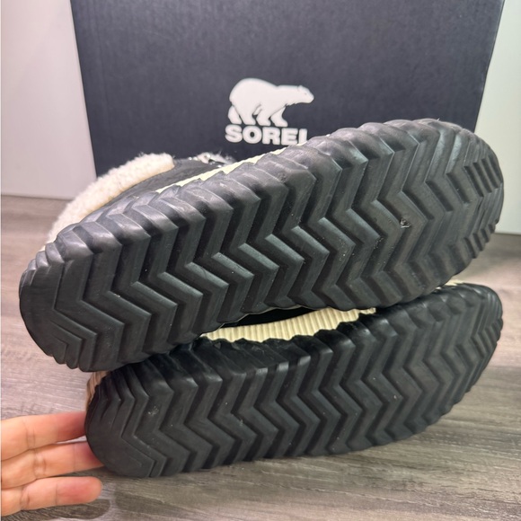 Sorel Out N About Plus Conquest Boots - Black size 8 EUC - Picture 9 of 10